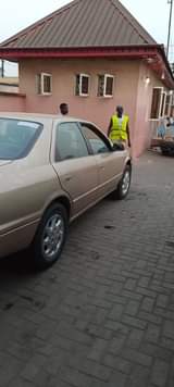 A picture of TOYOTA TINY LIGHT V6 YSED BY WOMAN