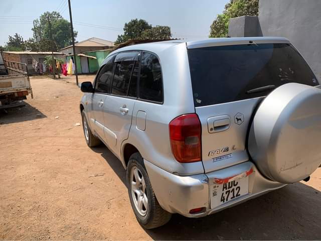 A picture of 2006 TOYOTA RAV4 1ZZ ENGINE INTACT K78000