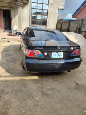 A picture of Very clean Lexus es 300 and neatly Painted nothing to