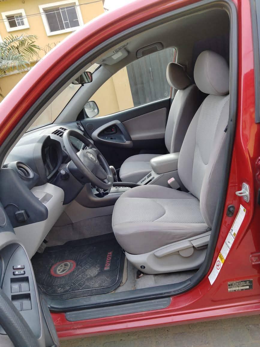 A picture of Toyota RAV4 09