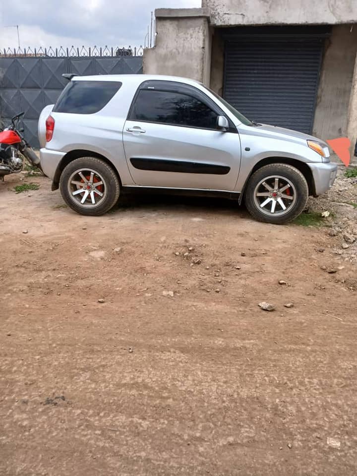 A picture of TOYOTA RAV4 SHORT