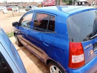 A picture of 1999 Kia Picato 231