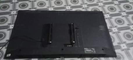 A picture of Hisense tv inch 44 imekufa kioo
