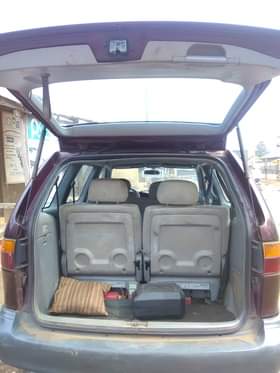 A picture of Toyota sienna 2000 model First body 80 Clean interior 100