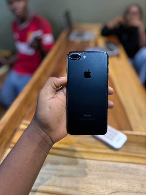 A picture of IPHONE 7plus 32Gb 210 000