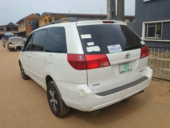 A picture of Toyota sienna for sale