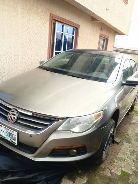 A picture of Volkswagen passat CL