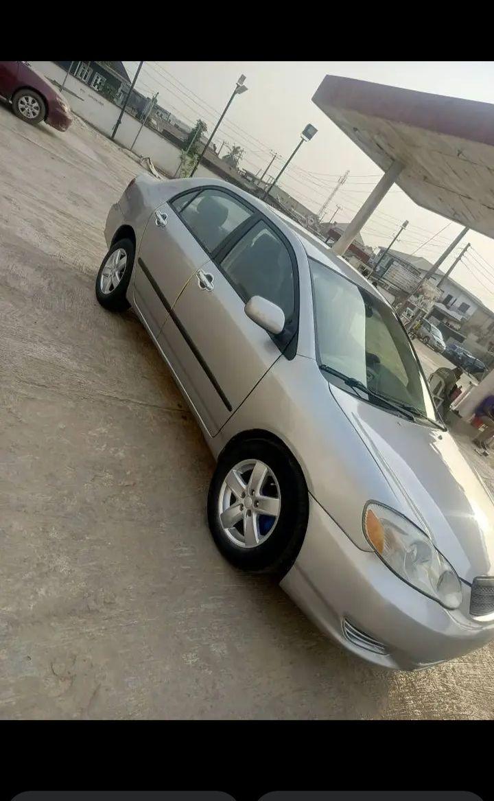 A picture of 2004 Toyota corolla