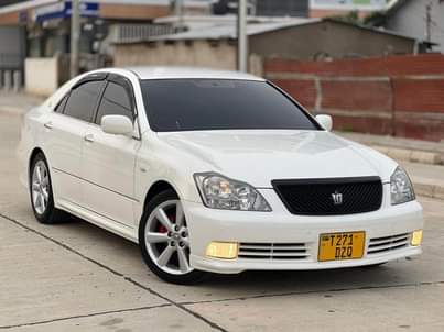 A picture of TOYOTA CROWN ATHLETE