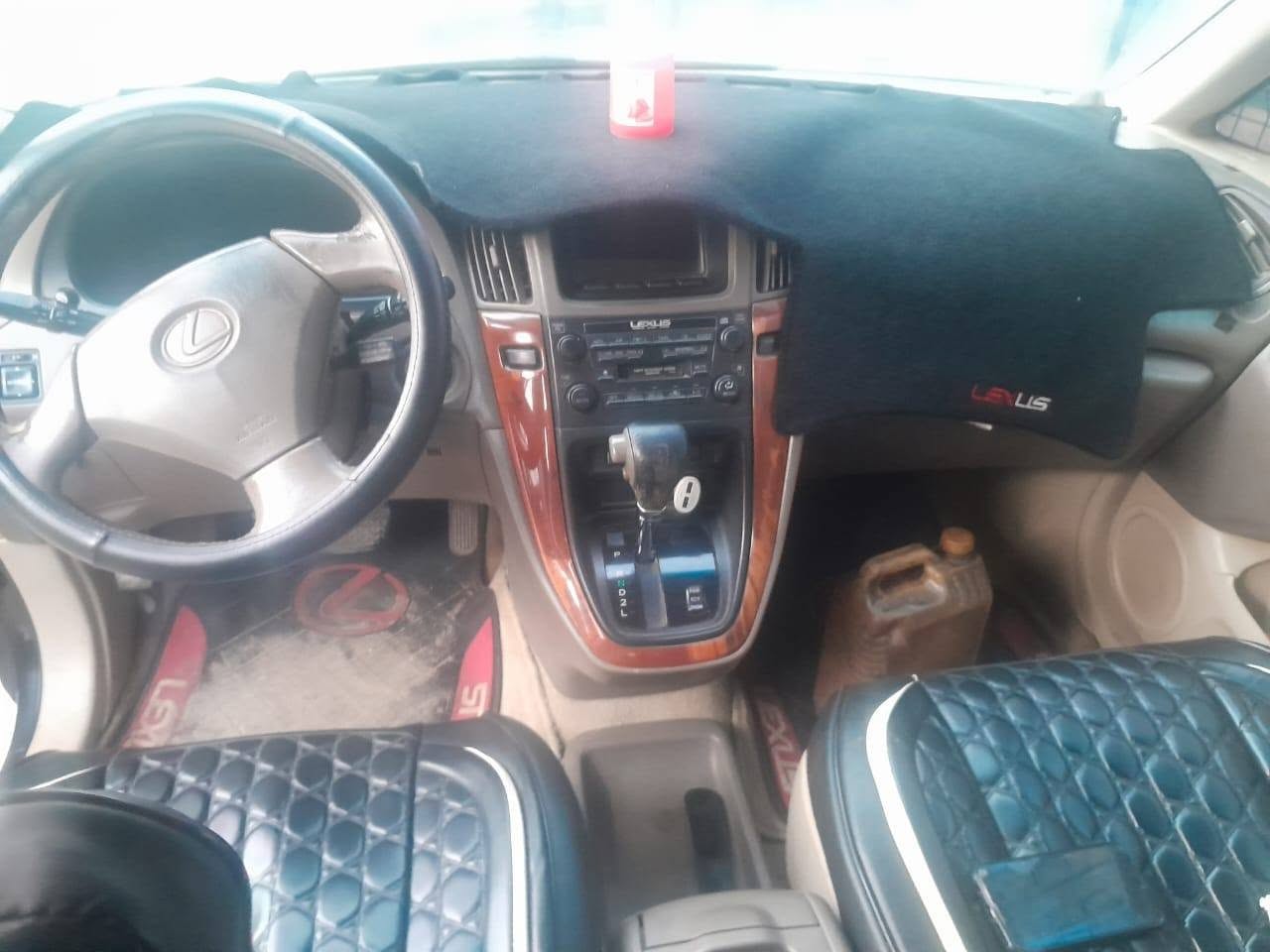 A picture of RX300 2001 model first body engine and gear perfect a