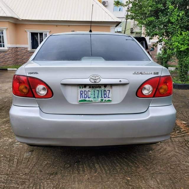 A picture of 2004 Belgium standard Toyota Corolla untampered engine and gear buy