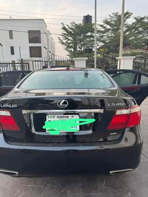 A picture of Lexus LS460