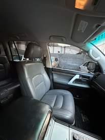 A picture of LANDCRUISER V8