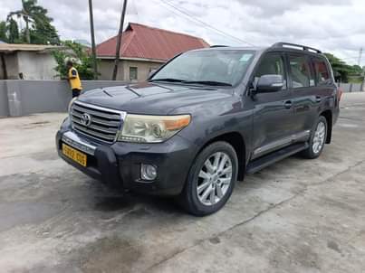 A picture of Toyota Landcruser V8 price 110M