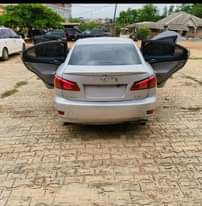 A picture of Lexus is250
