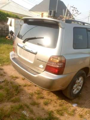 A picture of 2004 Toyota High lander Nigeria use