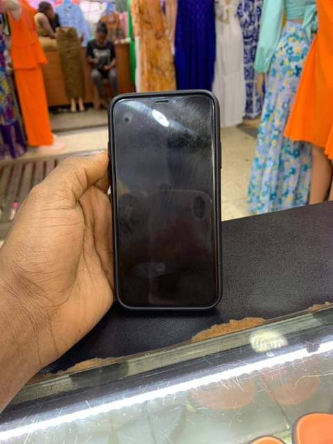 A picture of Iphone x