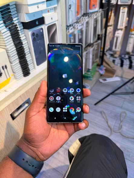 A picture of AQOUS R6 128GB Price 285 000 K koo infinix tower