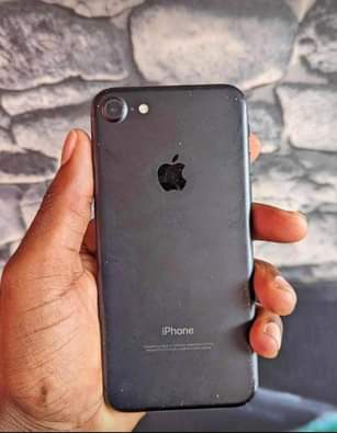 A picture of Iphone 7 plain Bh 100 32GB FINGERPRINT 160k