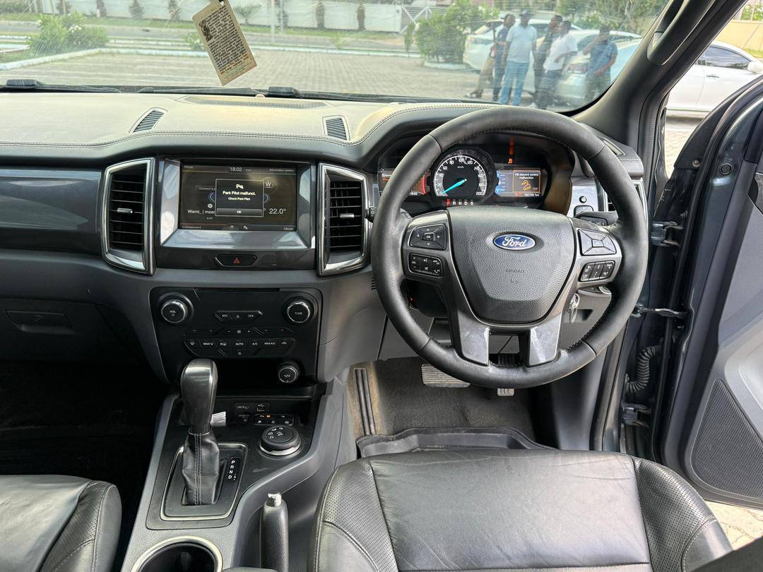 A picture of Ford Everest