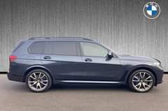 A picture of 2022 BMWX7