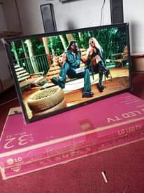 A picture of Brand New 32 inches LG digital flat screen tv with