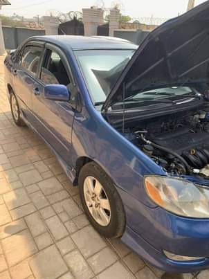 A picture of Toyota corolla 2004 SE
