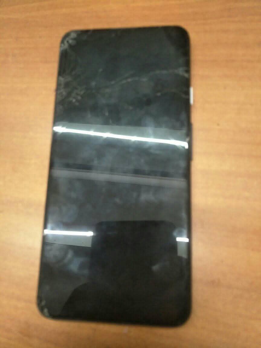 A picture of Google pixel 4g 5g needs only screen replacement 