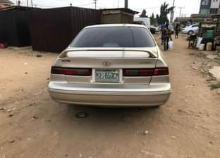 A picture of Toyota Camry 2000 with sound untouched engine gear ac legs