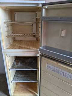 A picture of Fridge milango miwili tsh 250 000 Simu 0695000498