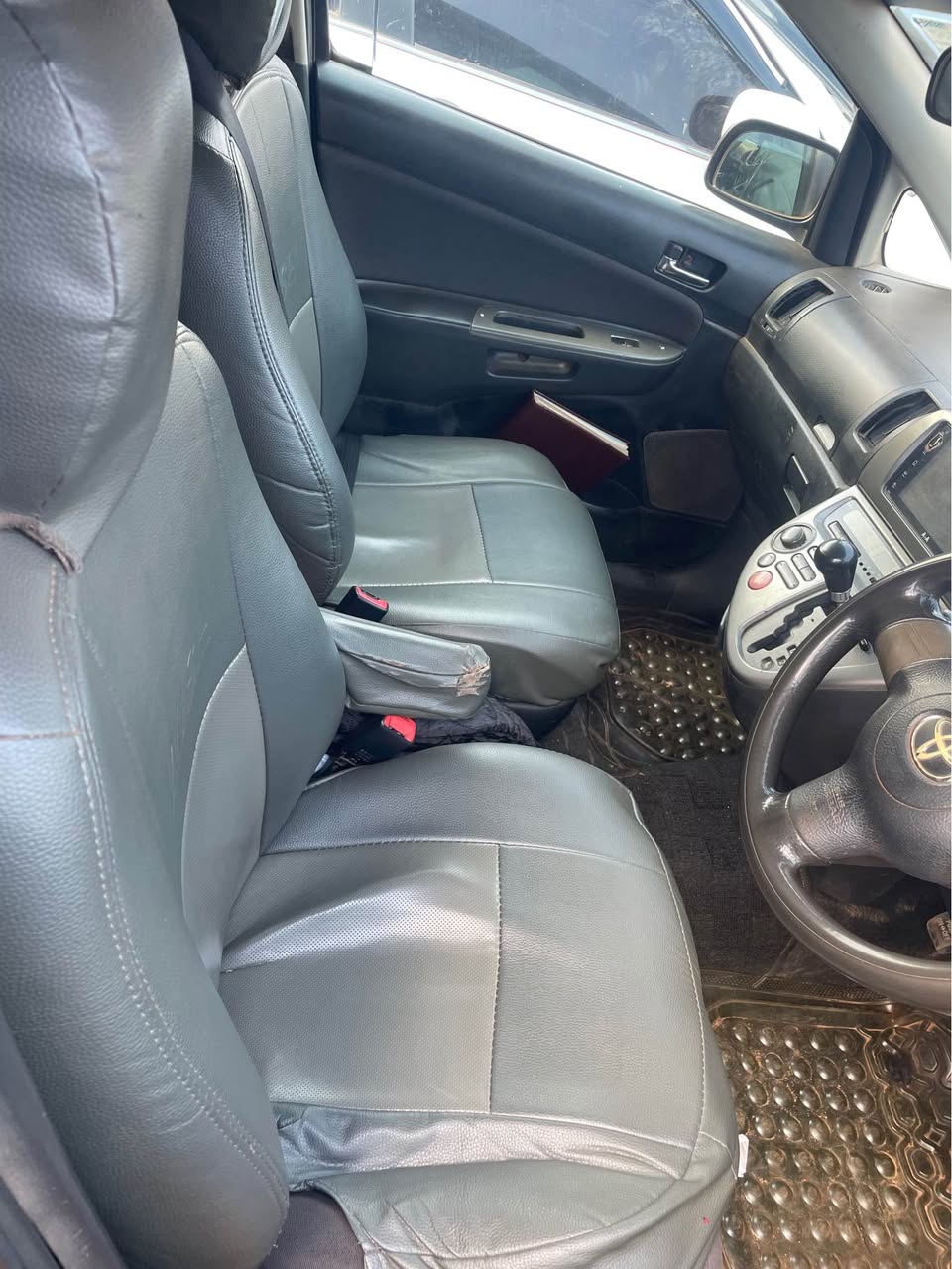 A picture of Toyota wish 2008 model 1 8cc