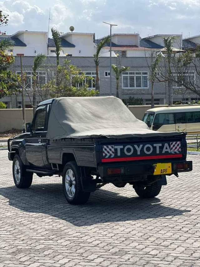 A picture of Jaman TOYOTA LAND CRUISER PICKUP nataka million 68 gari kali