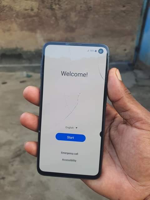 A picture of Nauza samsung s10e ina creck 128 6gb laini 1 nipo
