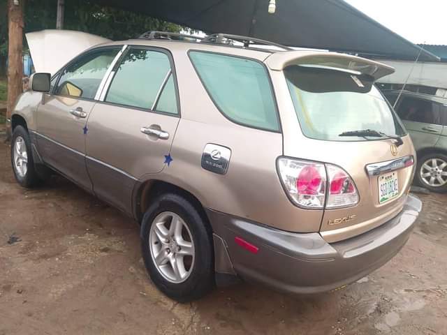 A picture of Belgium grade rx300 for sell Ac chilling Engine Gear Location