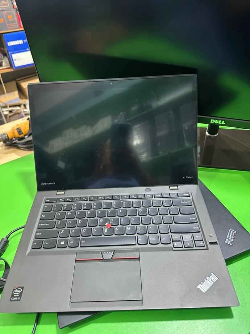 A picture of Lenovo X1 Carbon I5 5th generation