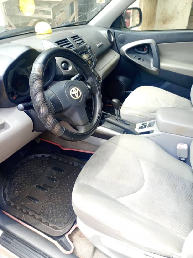 A picture of 2010 Toyota rav4