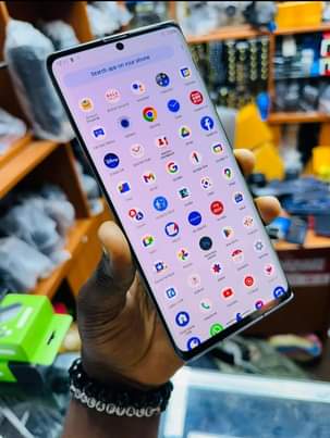A picture of AQUOS R6