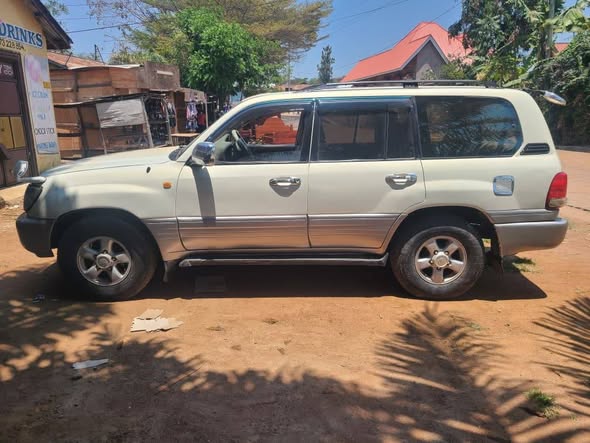 A picture of LAND CRUISER TX INAUZWA