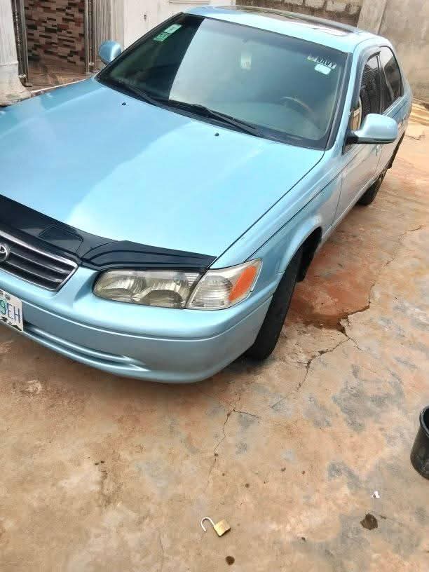 A picture of 2001 Toyota camry