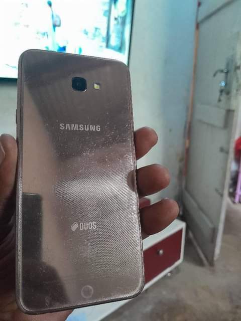 A picture of Samsung j4 plus