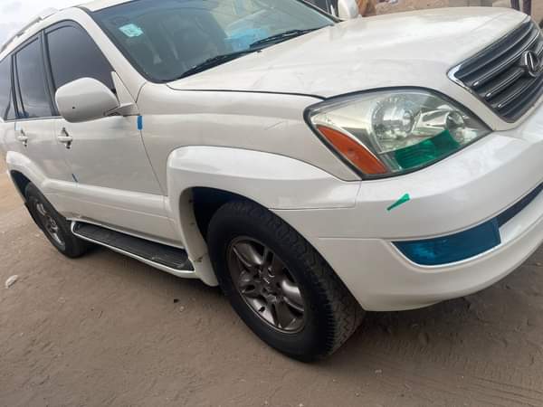 A picture of 2005 Lexus GX470 Toks standard Nothing to fix It s