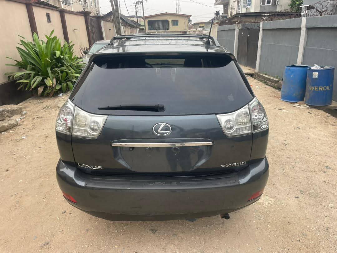 A picture of 2005 Lexus rx 330