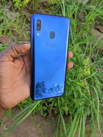 A picture of Samsung a20