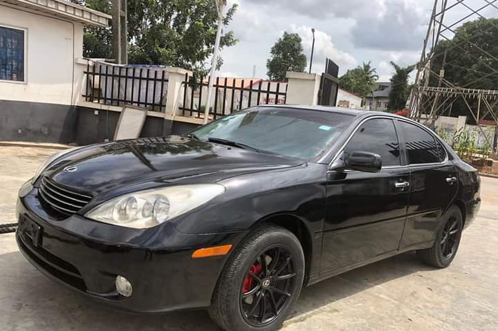 A picture of Lexus ES330