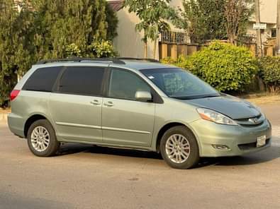 A picture of FAULTLESS TOYOTA SIENNA MODEL 2006 REGISTERED 4 3 MILLION NAIRA