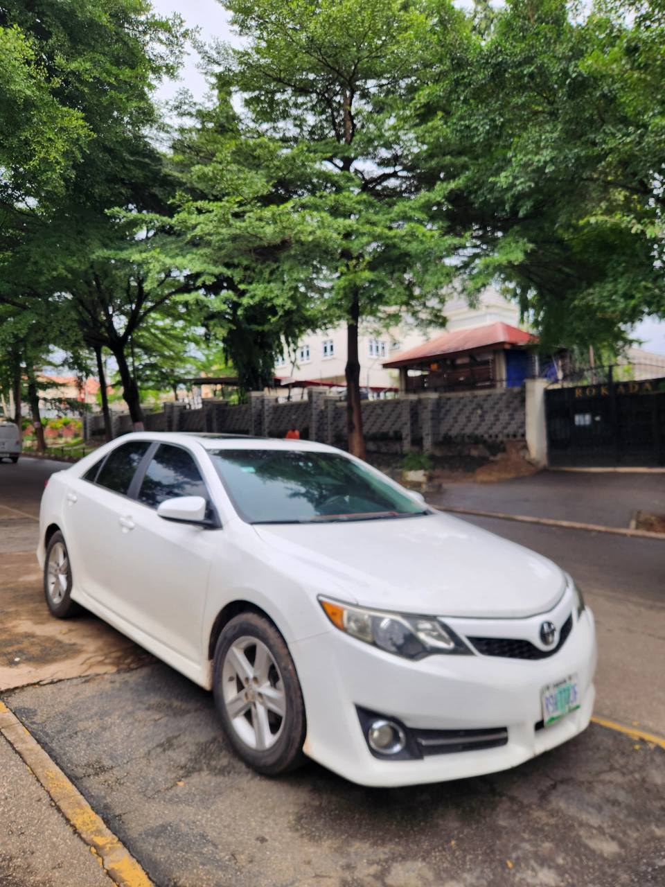 A picture of TOYOTA CAMRY SE 2013
