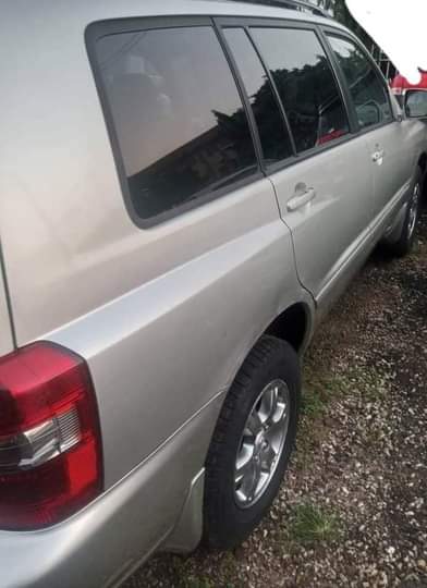 A picture of TAKAS MOTORS 07060931241 Pure and Raw Direct Belgium Toyota Highlander