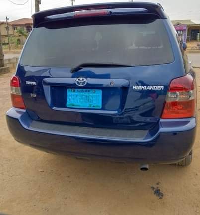 A picture of Danny Yung smart Autos Neatly Naija used Toyota Highlander 06