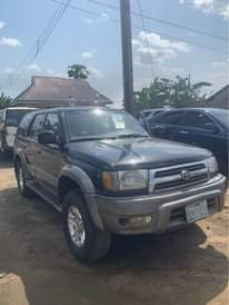 A picture of Toyota 4 Runner Limited 2002