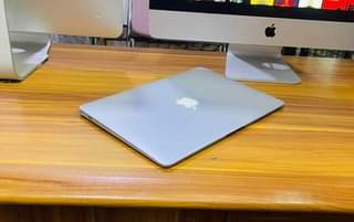 A picture of Macbook pro retina